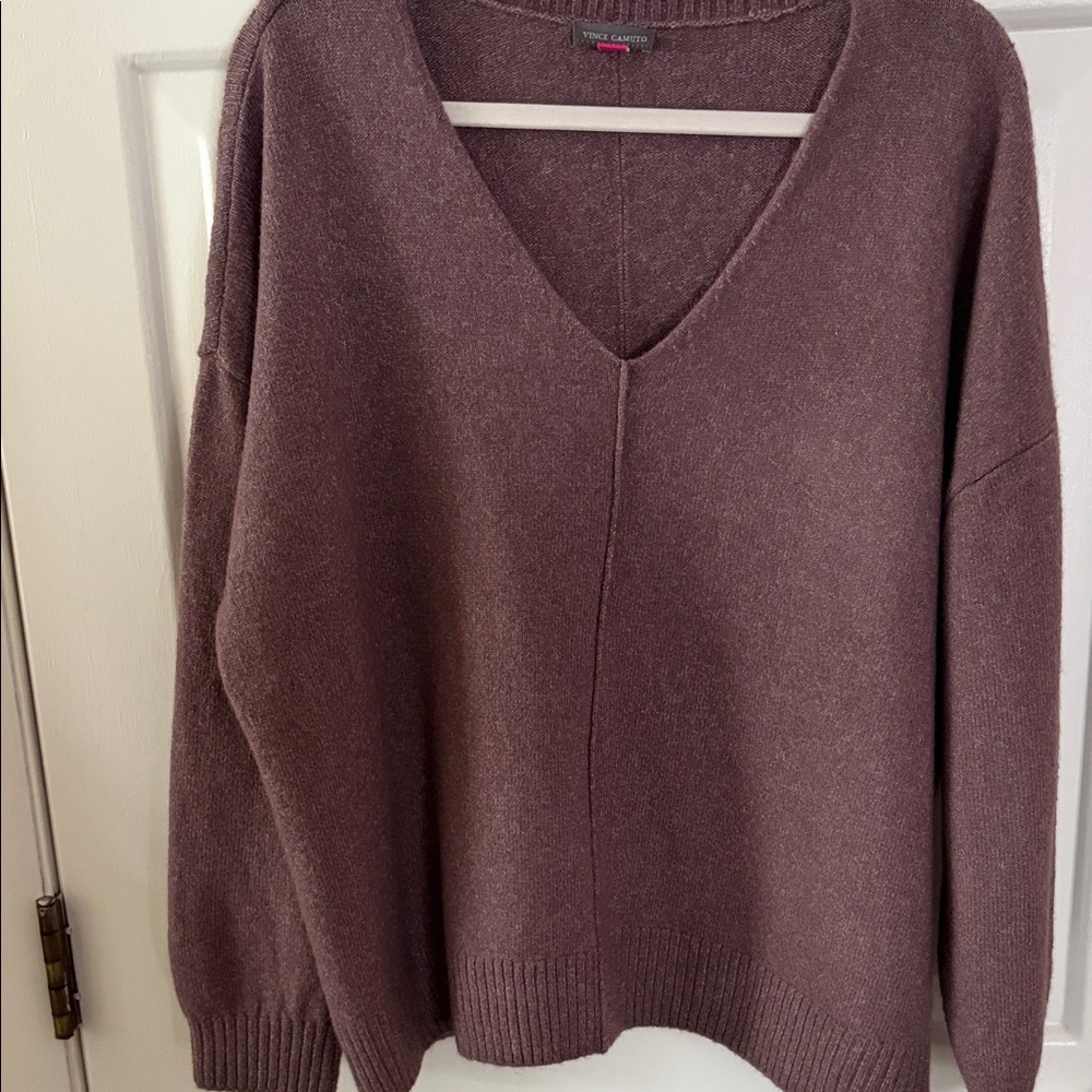Vince Camuto extra large sweater could also fit extra extra large.